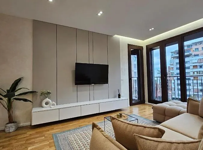 Green Terrace 7 * Tiran